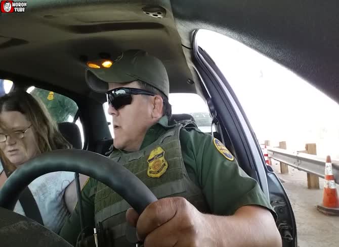 Video :American border agents detained him without cause in front of his 4-year-old child
